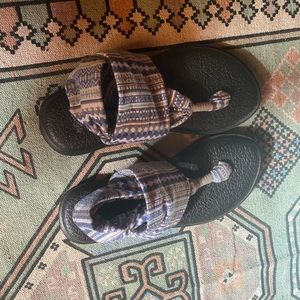sanuk sandals